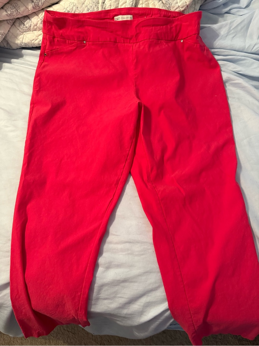Catos 18wp petite Bright Red Pull-On capri  Pants
